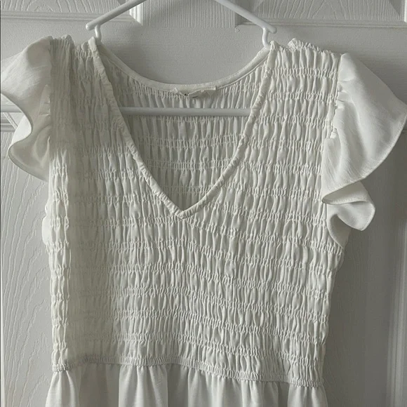 Elegant White Maxi Dress - Picture 4 of 4